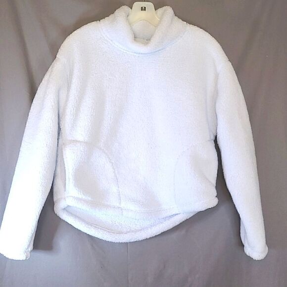 All in Motion light blue cropped sherpa pullover.  Size Medium, 2 pockets, NWT - Picture 1 of 5